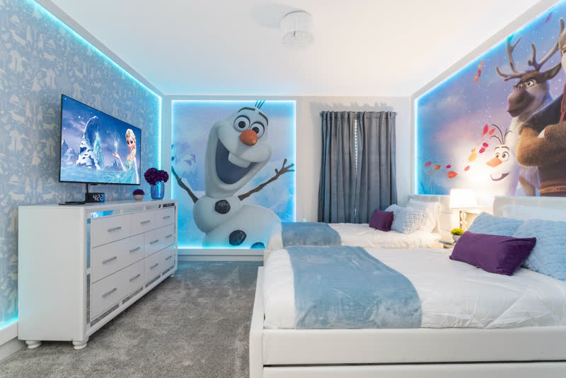 Frozen themed kids' room